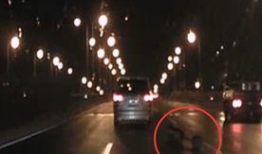 夜晚开车视频,揭秘夜晚行车瞬间